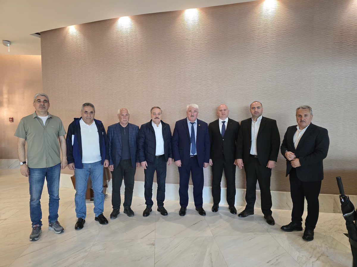 tulasimsen's tweet photo. Genel Başkanımız Sayın Mustafa Nurullah ALBAYRAK, Azerbaycan’da ulaşım hizmet kolunda faaliyet gösteren kardeş sendikalarımızın başkanları ve yönetimleri ile bir araya geldi. 

Yapılan görüşmede, önümüzdeki süreçte yapılacak çalışmalarla ilgili fikir alışverişinde bulunuldu ve bundan sonraki süreçte  sık sık bir araya gelinmesi noktasında fikir birliğine varıldı. 

Göstermiş oldukları ilgi ve alakalardan dolayı kendilerine teşekkür ediyor, çalışmalarınızda başarılar diliyoruz.

Yaşasın Türkiye Azerbaycan Kardeşliği