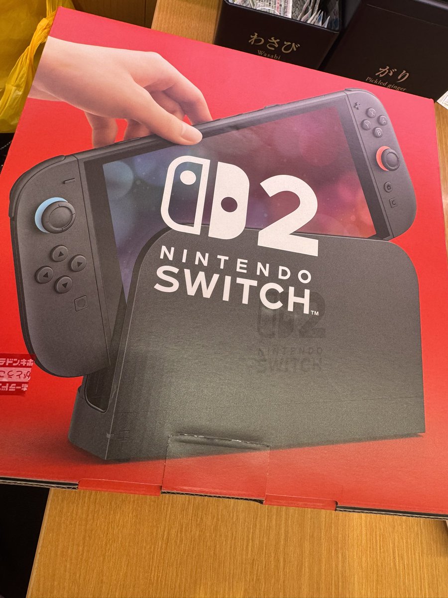 smileogi's tweet photo. 値段が上がるとのことで、欲しかったSwitch2買ってしまった！笑
仕事落ち着いたらゲームしよ！😭
7店舗くらい電話して仕事終わりに走り回ったわ！笑 https://t.co/DA4VQHyBh8