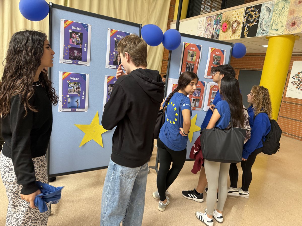 ISixtoMarco_EE's tweet photo. Exposición de los 40 años de España en la UE @sepiegob @sepie_gob
@EUErasmusPlus
#ErasmusPlus
@ErasmusPlusSEPIE 
@parlamentoeuropeo
@europedirectcvalenciana
/Europedirectcvalenciana
Europarl_ES
https://t.co/GMj00Qc1My
@europeanparliament 
#EPAS 
#escuelasembajadoras https://t.co/NDOQYgk0qj