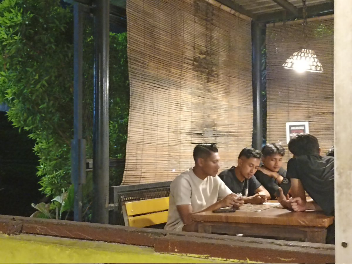 damamrmd's tweet photo. @FXHarminanto Kemaren beberapa pemain garudayaksa makan tengkleng Hohah 😂😂 https://t.co/oG93eXh4ek