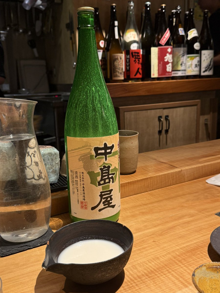 日本酒が18個くらい出てくるお店🍶 食事もお酒のつまみ系だけど桜エビ