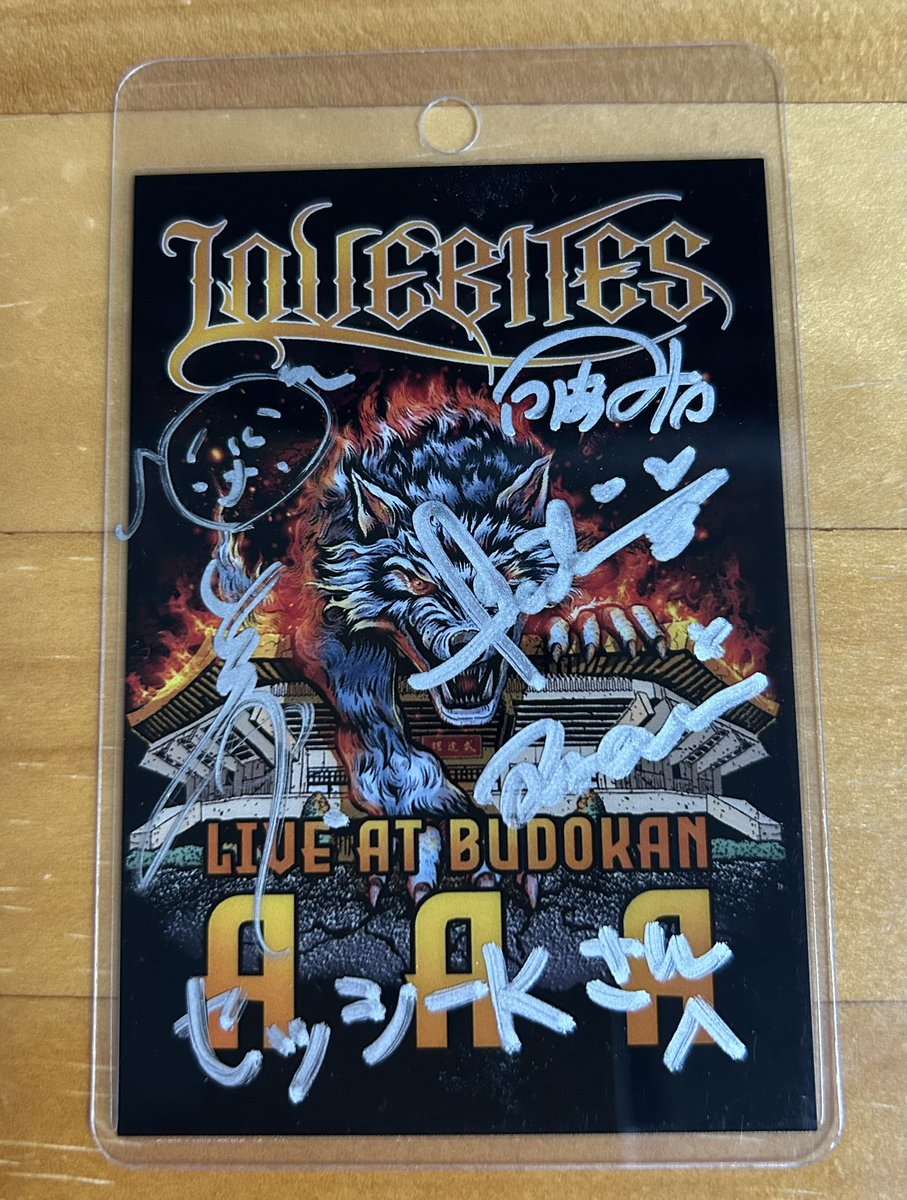 本日受け取りましたー！
もう感無量😭😭😭
大切にします、宝物🤍🤍🤍🤍🤍

#LOVEBITES