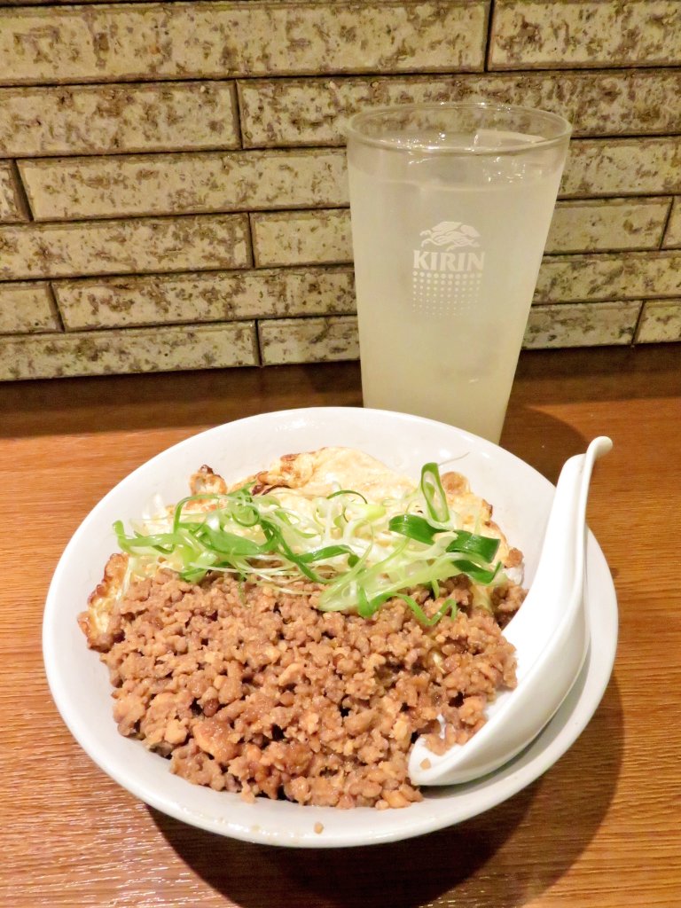 絶対ビールに合うもも肉の唐揚げを頂いて〆はとり玉そぼろ丼に北島の塩ゆず酒ソーダ割りを(*^^*)

美味しすぎて大満足過ぎるひとときでした(*≧∀≦*)