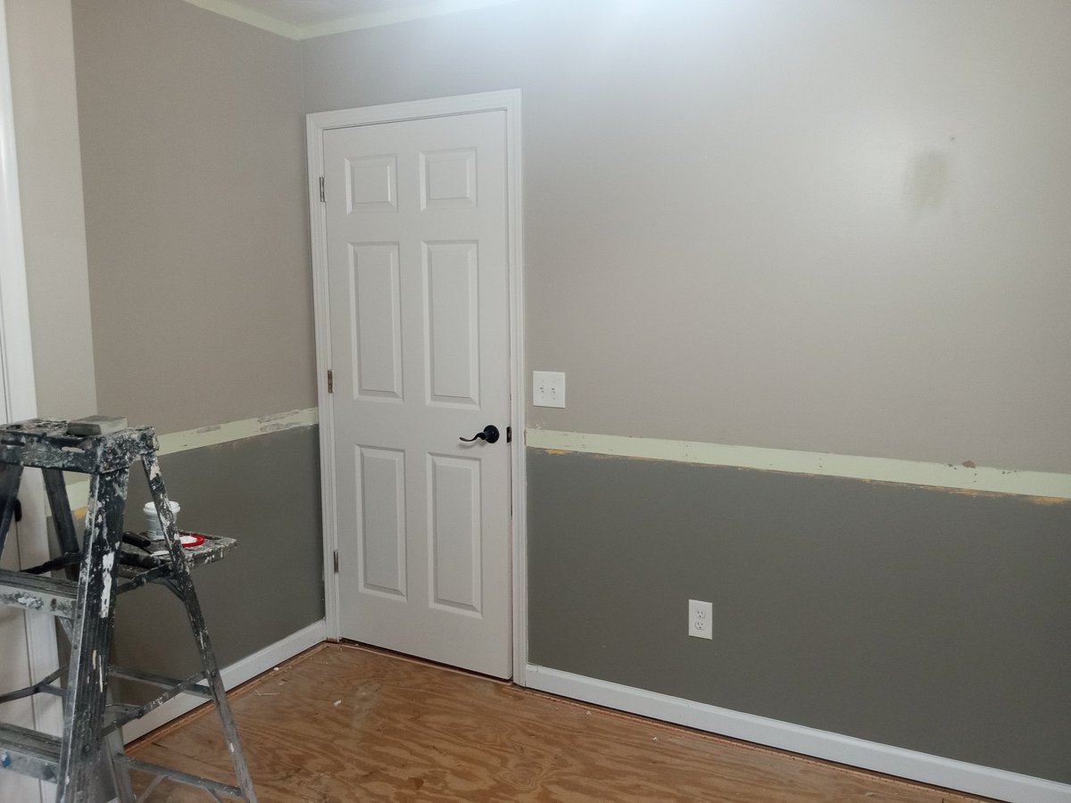 WeHelpUpaint's tweet photo. Fresh interior painting transformation in Springfield, MO 🎨🏠

Clean single-color walls, bold accent wall, crisp trim lines, and a bright modern finish that completely refreshed this space.

ColorTrends Painting specializes in: ✔ Interior Painting ✔ Accent Walls ✔ https://t.co/kxO3Jdw3Fo