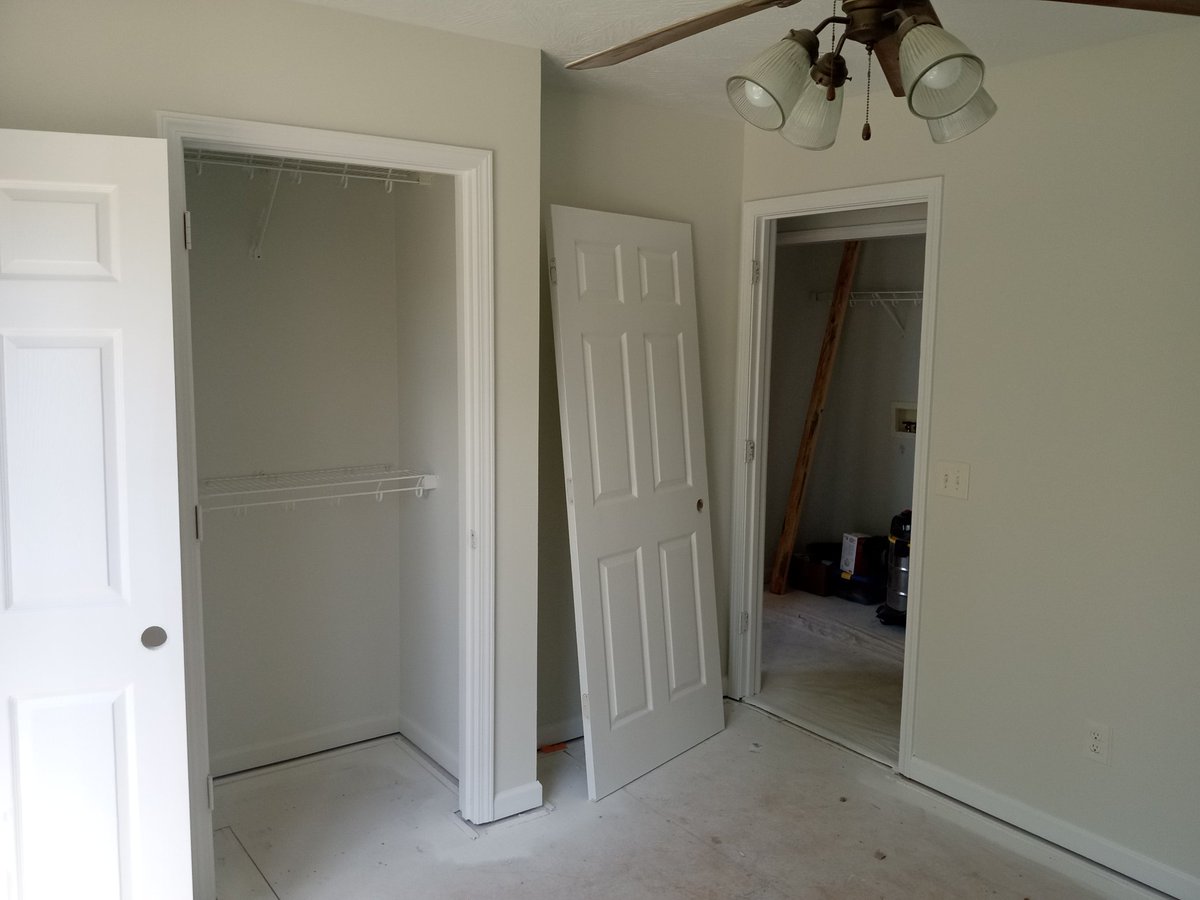 WeHelpUpaint's tweet photo. Fresh interior painting transformation in Springfield, MO 🎨🏠

Clean single-color walls, bold accent wall, crisp trim lines, and a bright modern finish that completely refreshed this space.

ColorTrends Painting specializes in: ✔ Interior Painting ✔ Accent Walls ✔ https://t.co/kxO3Jdw3Fo