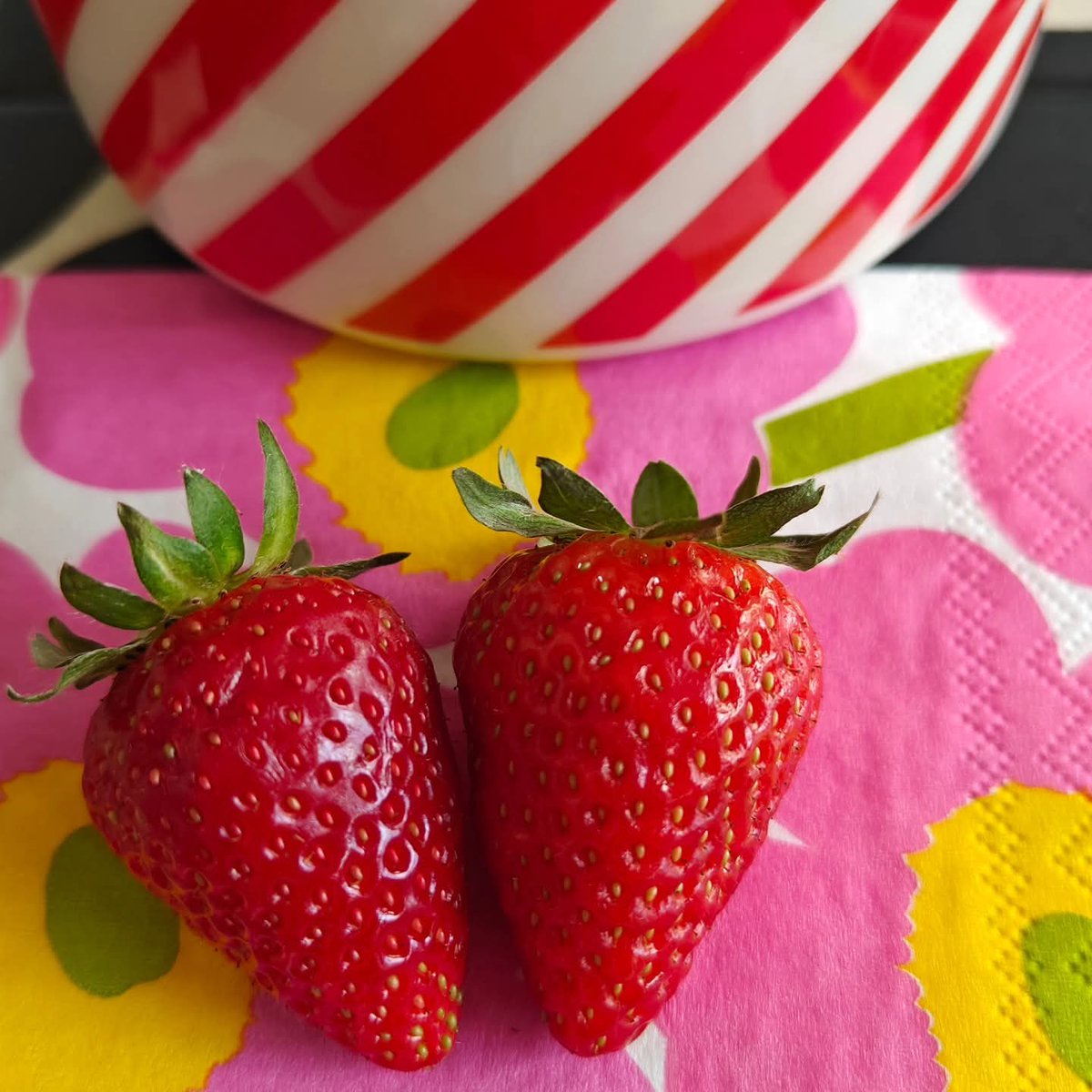 thememma's tweet photo. Viikonloppuun 🍓🍓 #strawberries #weekend 💖 https://t.co/ny0t5uMMka