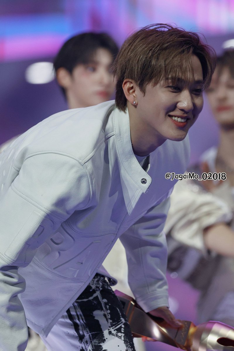EXCUSE ME. I NEVER SEEN THIS PIC BEFORE. 
😍🥰
