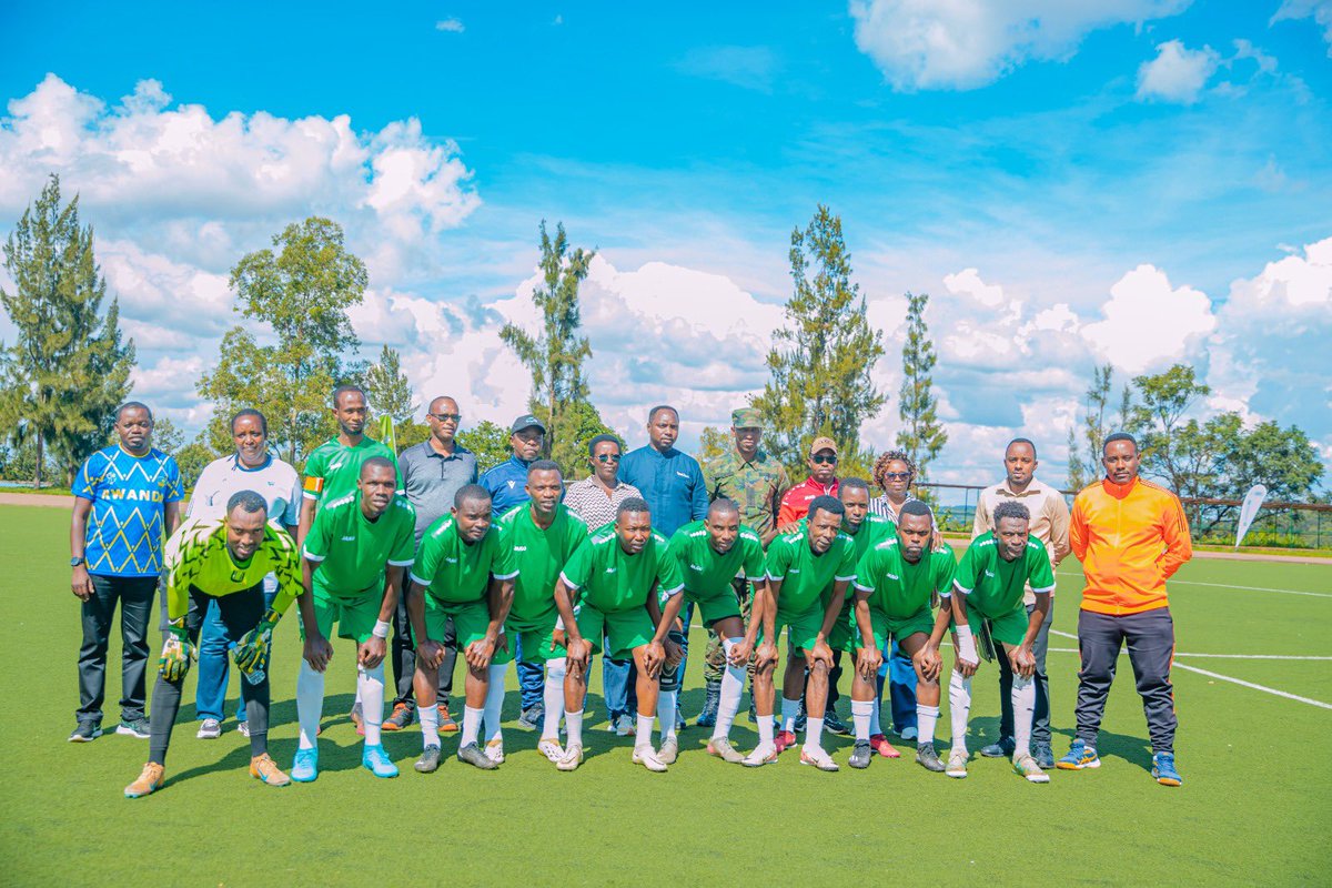 CityofKigali's tweet photo. Mu mikino ya 1/4 cy’irushanwa #UmurengeKagameCup harimo kuba umukino uhuza ikipe y’Umurenge wa Nyarugenge uhagarariye #KigaliYacu n’iy’Umurenge wa Mbazi ihagarariye @RwandaSouth. 

Uyu mukino urimo kubera kuri sitade Kamena, igice cya mbere kirangiye ari 0-0. https://t.co/QTTne4to0K