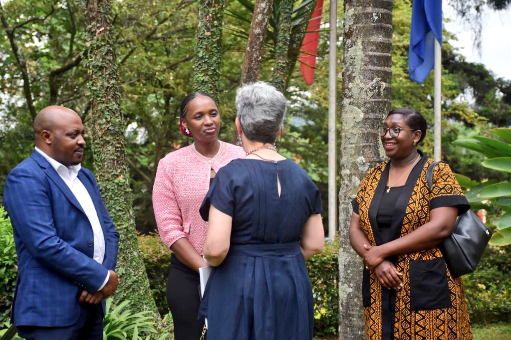 FrenchEmbassyUg's tweet photo. 🌍 En route to Nairobi!
Yesterday, @UgandaMFA Minister Hon. Jeje Odongo, entrepreneurs, creatives &amp; youth leaders gathered at the 🇫🇷 Residence ahead of #AfricaForward Summit.

A shared ambition: partnerships, opportunities for youth &amp; concrete impact for communities.

Stay tuned! https://t.co/UUKptQ6Pqd