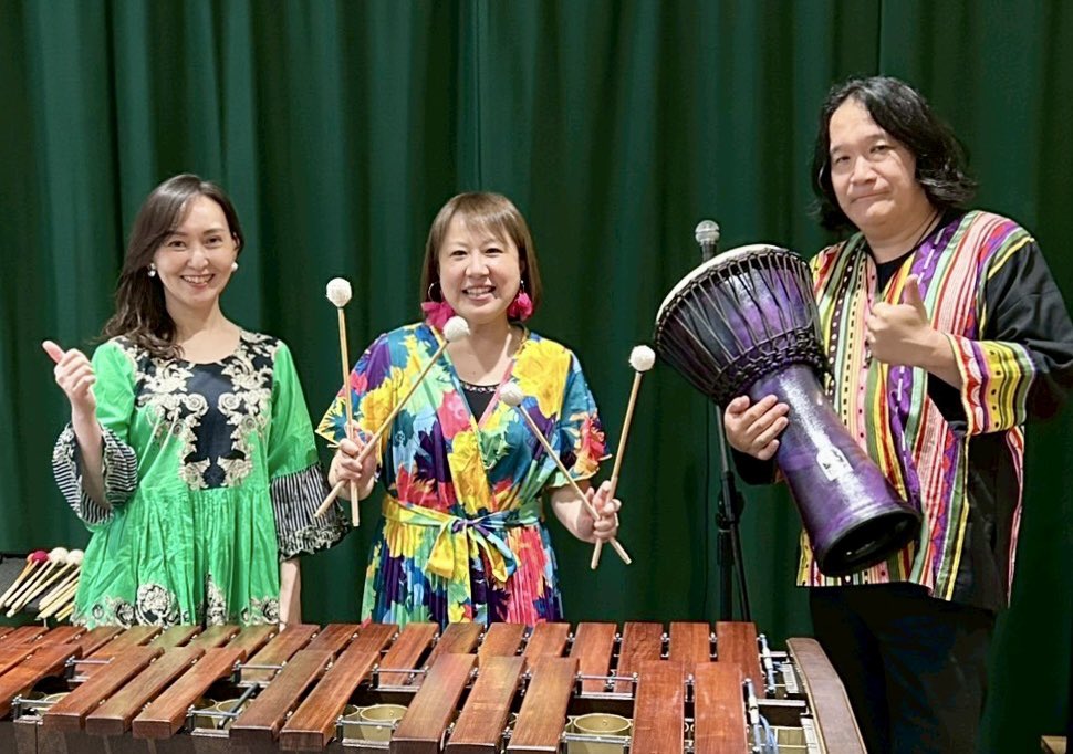 NatsukoNISHIOKA's tweet photo. 板橋区立熱帯館にてコンサート

珍しい楽器満載、楽器体験コーナーでは世界の打楽器にみんな夢中。もちろんエレクトーンも開放、意外と大人の方が嬉しそうに足鍵盤チャレンジされてました。
大量の楽器運搬とセッティングは演奏以上に重労働ですが、素敵な本番に誘ってもらえるのは嬉しい限りです！ https://t.co/YoyHNW2bM7