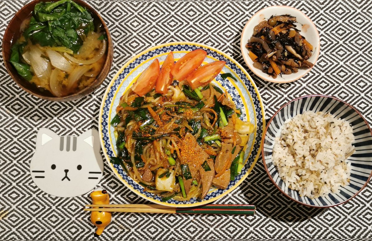 🕖️夜ごはん☁️🍃
・レバニラ炒め
・ひじき
・お味噌汁
・じゃこ梅ワカメの炊き込みご飯

これがどのくらい美味しいのか伝える技量が無いのが悔しい...