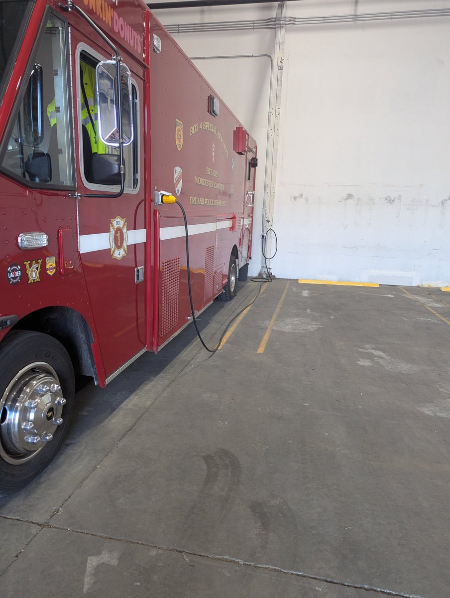 Box4Associates's tweet photo. It doesn't look like much, but this is a major step forward for us. Yesterday Gregoire Electric finished installing our shore line. This is such a simple thing, but the importance of it cannot be understated.  It's the small things. https://t.co/zFvB37XjEz