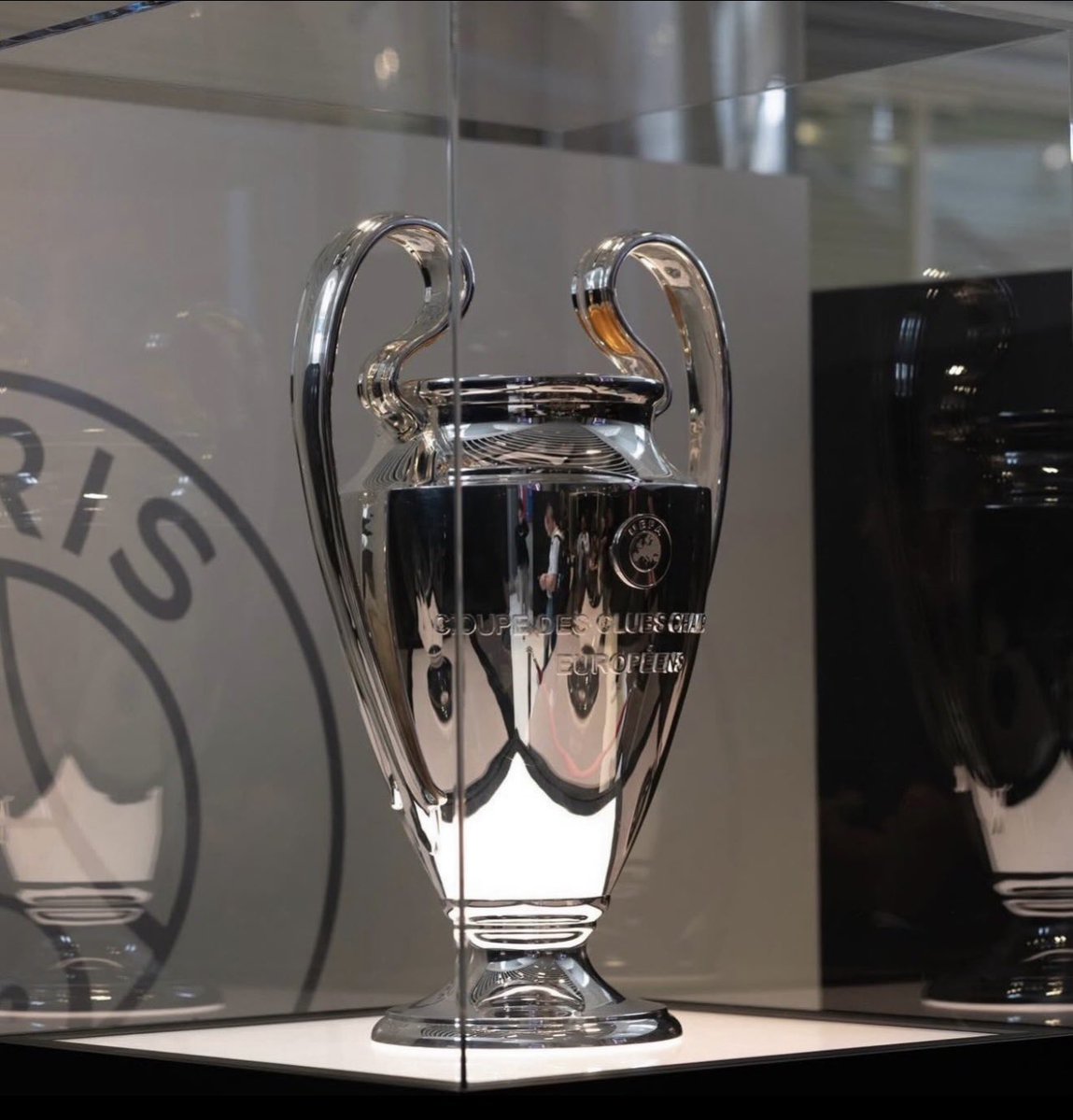 Le PSG est champion d’Europe en titre pour encore 22 jours 🏆🔴🔵🤩 (au minimum)