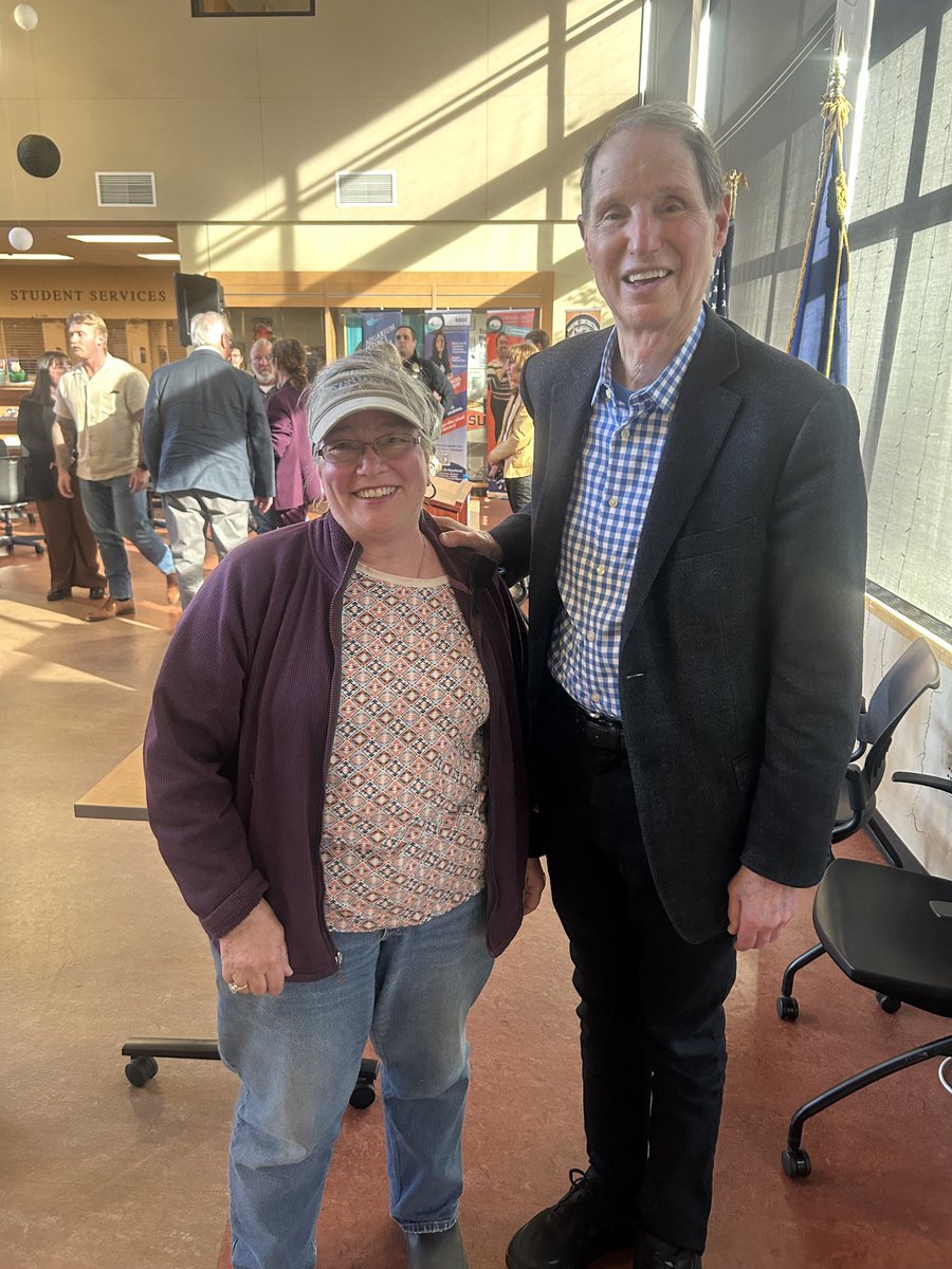 Ron Wyden tweet media