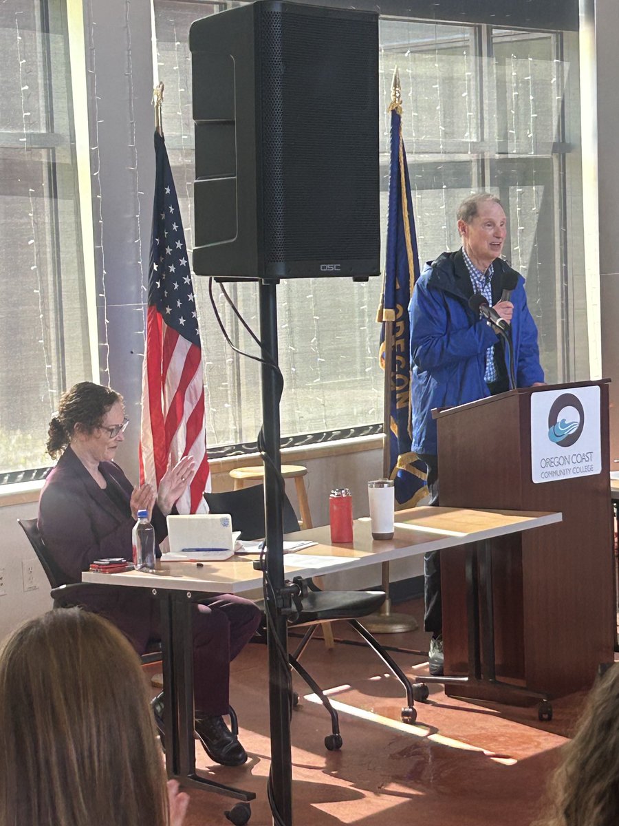 Ron Wyden tweet media