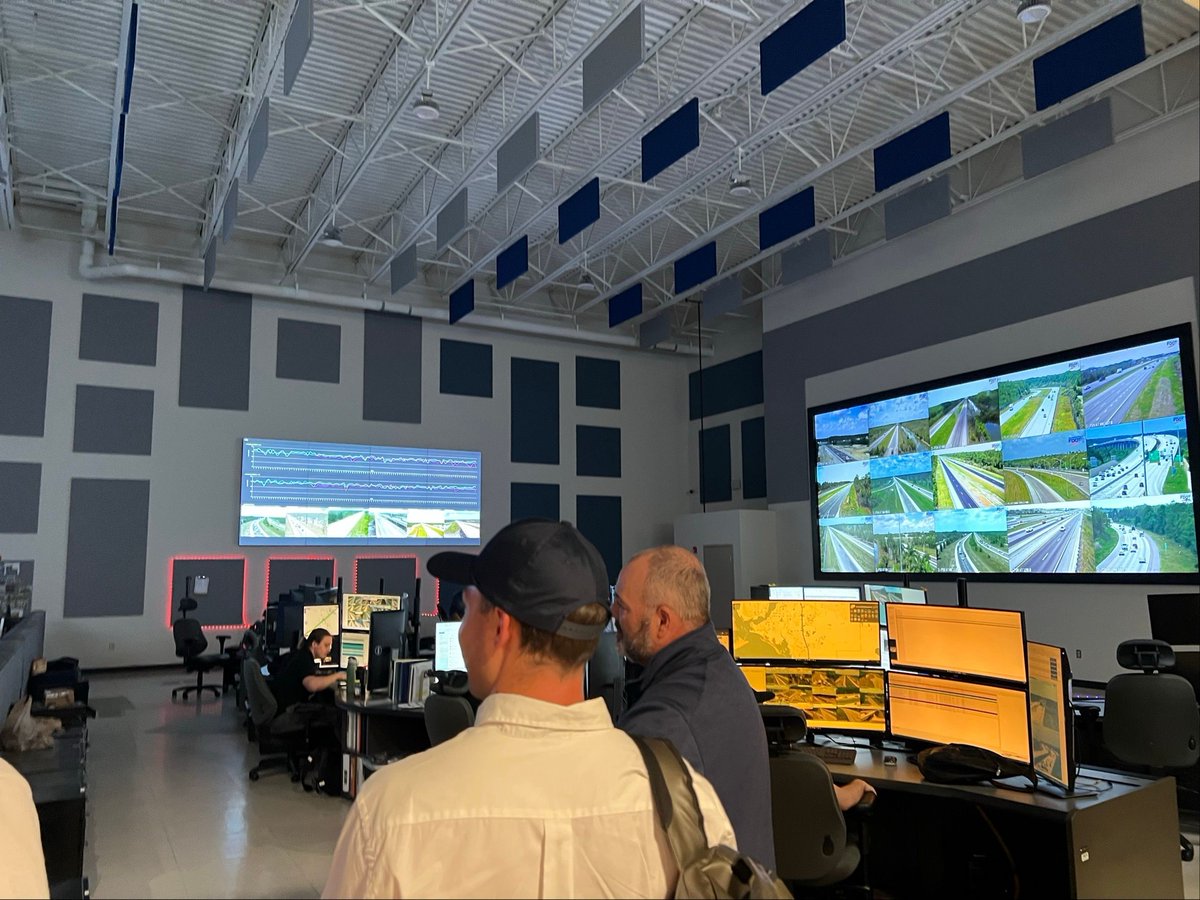 _FNNINC's tweet photo. The FNN™ team visited @MyFDOT_SWFL headquarters in Ft. Myers to explore how FNN™’s High-Risk-Lightning™ data can accelerate the detection time for a wildfire and simultaneously benefit FDOT. 

Special thanks to District One for hosting us and for their continued dedication! https://t.co/efwhrDeL6B