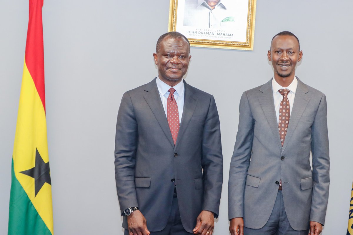 CentralBankRw's tweet photo. On the sidelines of the @3iafricasummit, Deputy Governor @Nbarigye met with the Deputy Governor of @thebankofghana, Dr. Zakari Mumuni. 

Discussions focused on the bilateral relationships between the two institutions and their reserve management strategies.  

#3isummit 
#KnowYourCentralBank 
#BNREngage