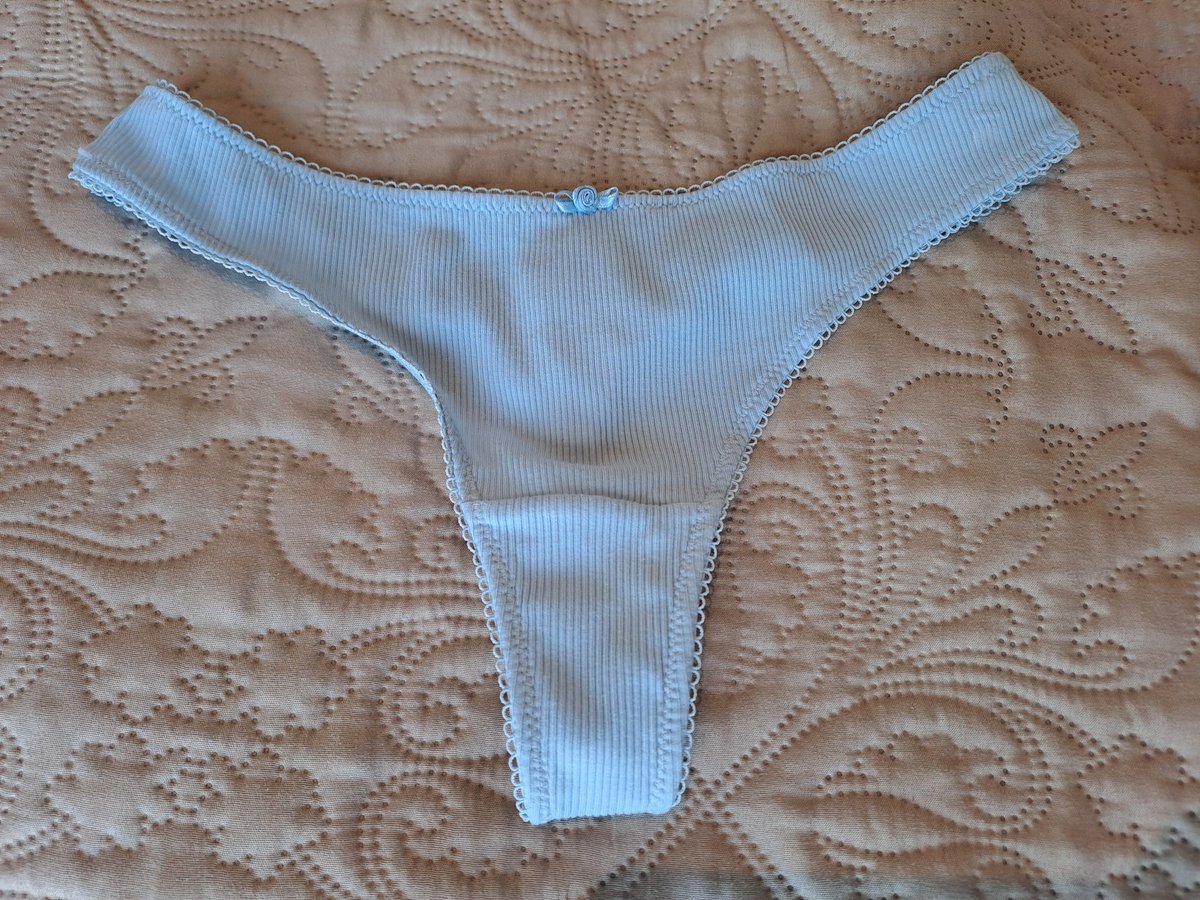 Mark30704629's tweet photo. Bedroom find 🥵 Too dirty for my taste 🤣 https://t.co/QqmJt8rEfS