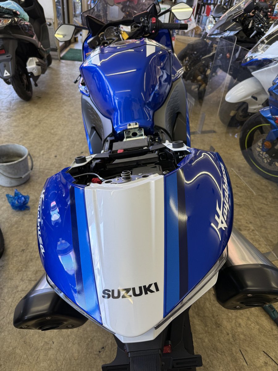 Hayabusaのシングルシートカウルつけてみました。カラーの交換作業で2