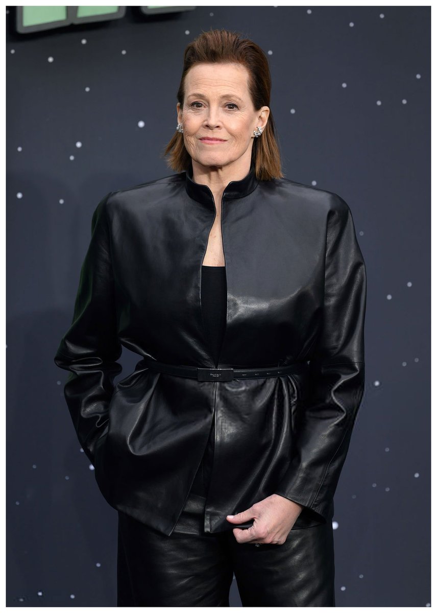 SWamovieaday's tweet photo. Sigourney Weaver during the red carpet of the "The Mandalorian and Grogu" Fan Event - May 7th, 2026.

#SigourneyWeaver #TheMandalorianandGrogu https://t.co/S9KQSVZGfi