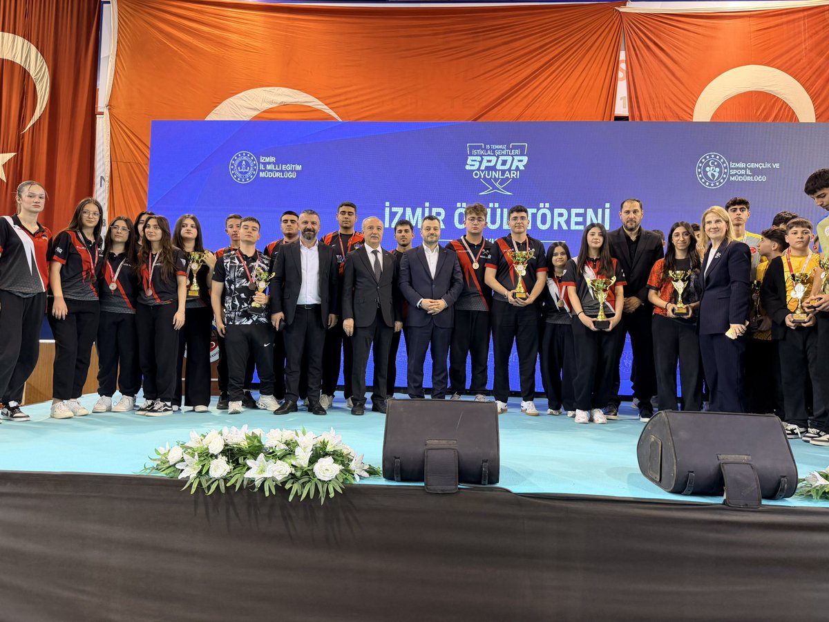 onderihl's tweet photo. Genel Başkanımız Abdullah Ceylan, İzmir Şehit Prof. Dr. İlhan Varank Anadolu İmam Hatip Lisesi’nde gerçekleştirilen 15 Temmuz Şehitleri İmam Hatip Spor Oyunları Ödül Töreni’ne katılarak gençlerimizin heyecanına ortak oldu.

Azimleri, disiplinleri ve mücadele ruhlarıyla geleceğe umut veren genç sporcularımızın başarıları hepimize gurur yaşattı. İnşallah ay-yıldızlı bayrağımızı dünya ve olimpiyat arenasında gururla dalgalandıracak nice şampiyonlar bu sıralardan yetişecek.

Dereceye giren tüm öğrencilerimizi tebrik ediyor, başarılarında muvaffakiyetler diliyoruz ✨