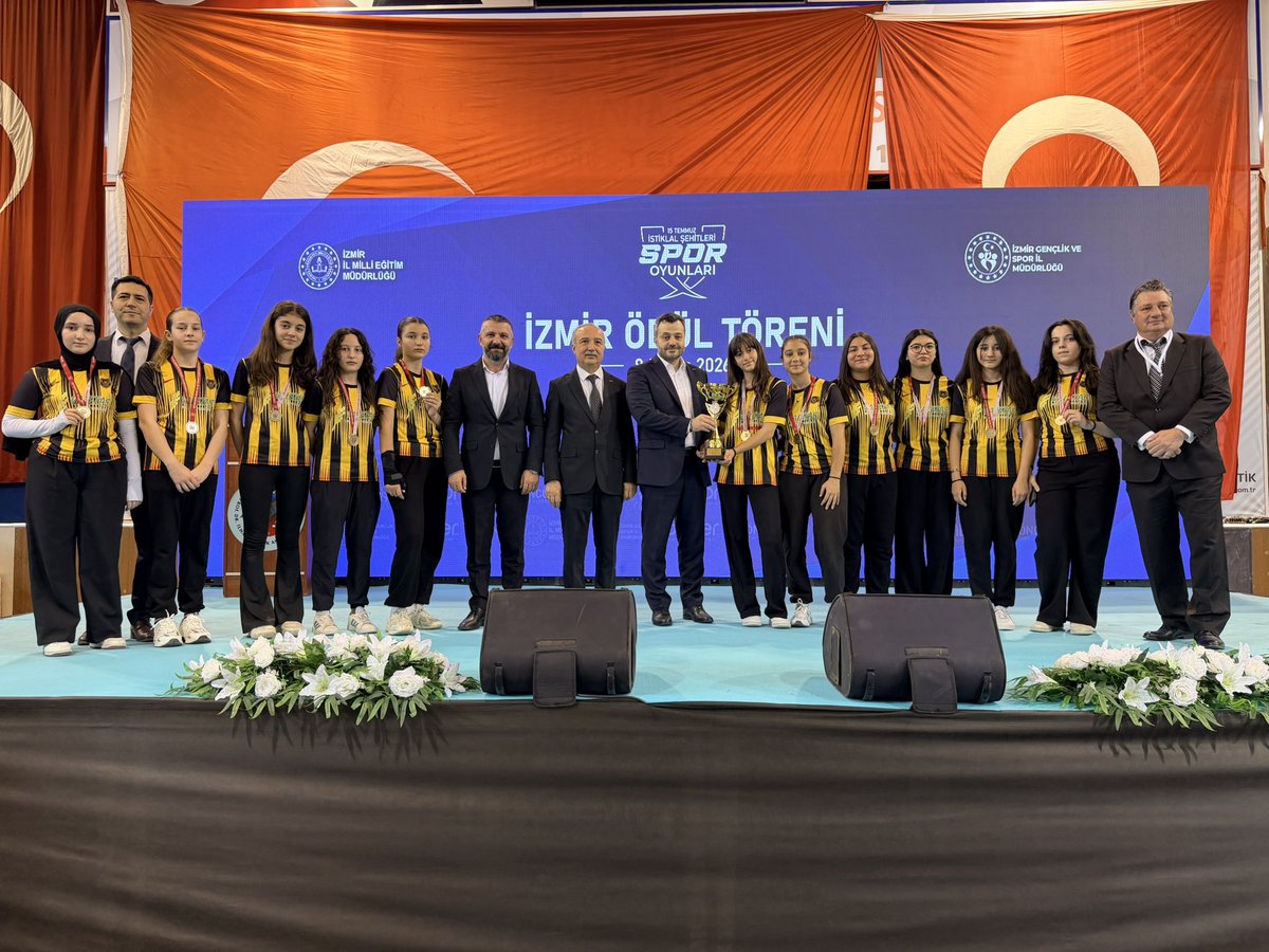 onderihl's tweet photo. Genel Başkanımız Abdullah Ceylan, İzmir Şehit Prof. Dr. İlhan Varank Anadolu İmam Hatip Lisesi’nde gerçekleştirilen 15 Temmuz Şehitleri İmam Hatip Spor Oyunları Ödül Töreni’ne katılarak gençlerimizin heyecanına ortak oldu.

Azimleri, disiplinleri ve mücadele ruhlarıyla geleceğe umut veren genç sporcularımızın başarıları hepimize gurur yaşattı. İnşallah ay-yıldızlı bayrağımızı dünya ve olimpiyat arenasında gururla dalgalandıracak nice şampiyonlar bu sıralardan yetişecek.

Dereceye giren tüm öğrencilerimizi tebrik ediyor, başarılarında muvaffakiyetler diliyoruz ✨