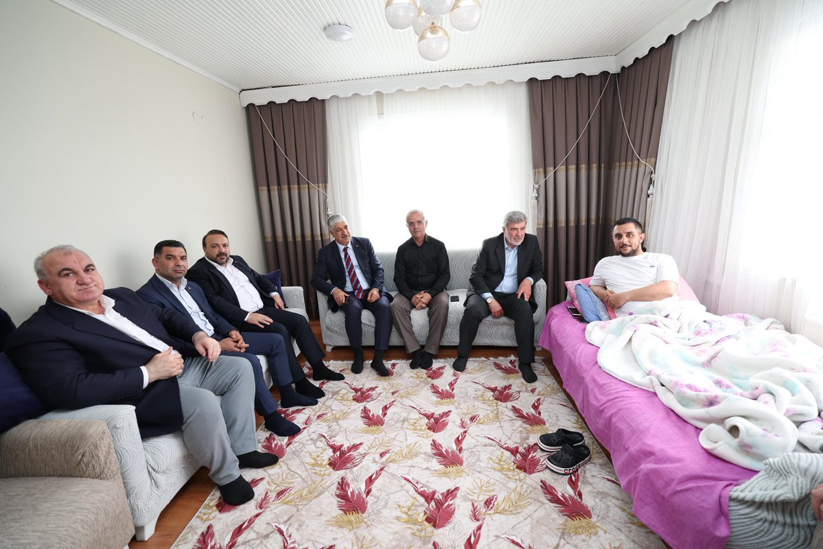 AK Parti Kocaeli Milletvekilimiz Sami Çakır, İlçe Başkanımız İlhan Yıldırım, İl Yöneticimiz Şerif Bozkurt, meclis üyelerimiz ve teşkilat mensuplarımız ile birlikte;

Geçirdiği ameliyat sonrası tedavi süreci devam eden, İstişare Kurulu Üyemiz Hacı Şemsettin İnalkaç’ın oğlu Mehmet