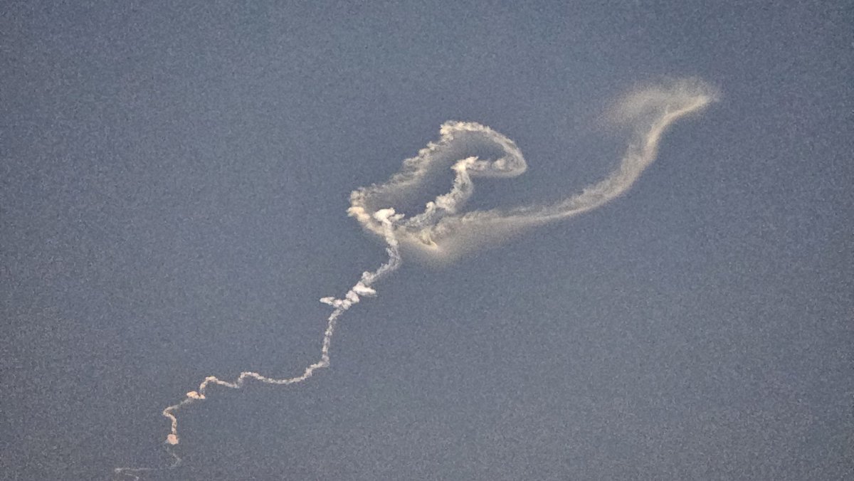 ansumanksn's tweet photo. Caught a glimpse of India’s growing strength! 
Witnessed this spectacular view in the sky over Cuttack this evening!  While it looks like something from another world, it’s actually the trail of a missile test conducted from the Abdul Kalam Island off our Odisha coast.
#Odisha https://t.co/TnfJQjK14B