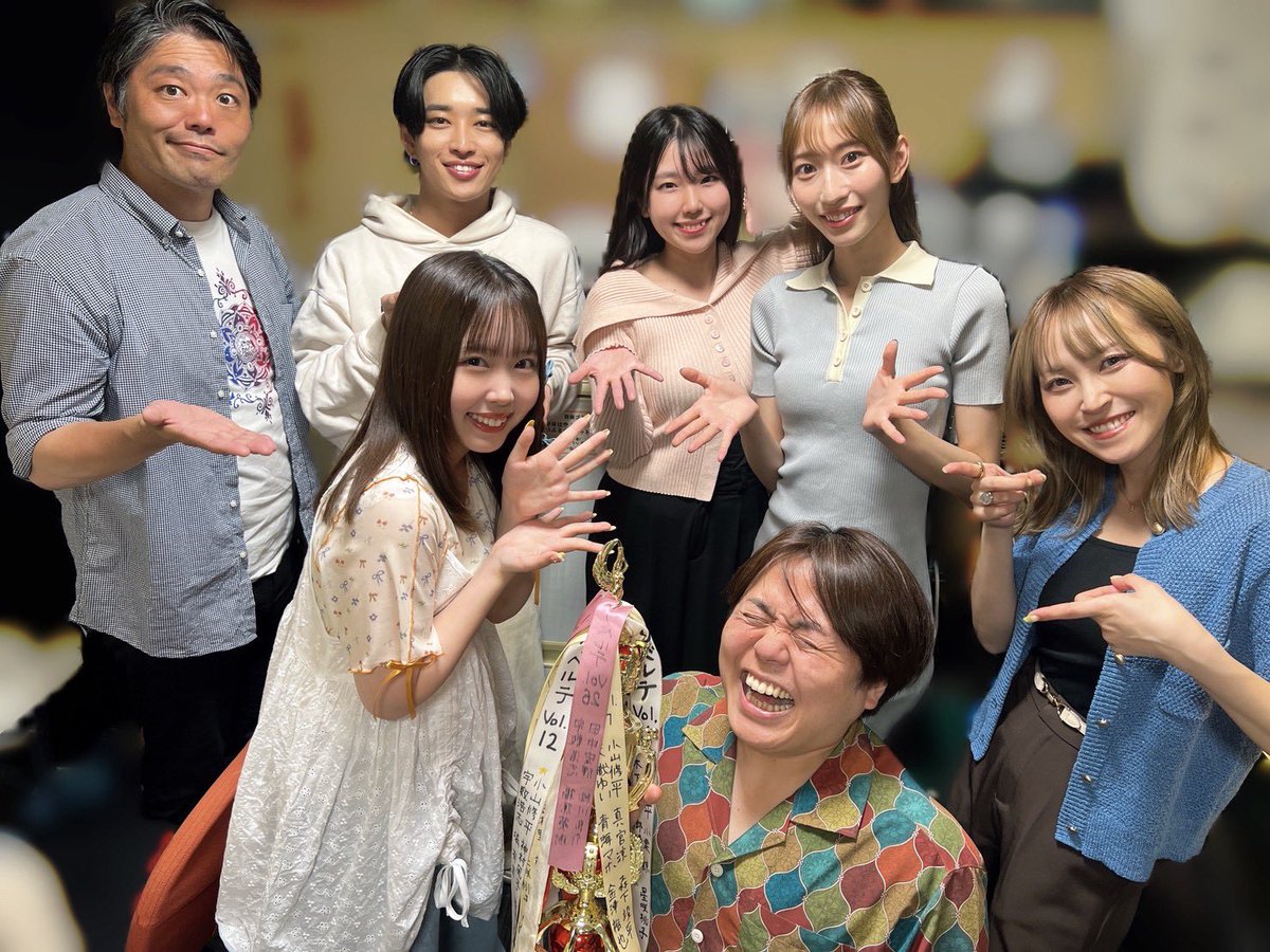 ENDesPRODUCE's tweet photo. #リベルテ Vol.34、休演日を挟んで6日目🥰
GW終わりの平日にご来場いただき本当にありがとうございました！！

いつも思っていますが今日はさらに、お客様がいて生かされてると、心から思いました❤️新たな黒ひげも登場して、お客様も楽しんで頂けていたらうれしいです( ´›ω‹｀)💕

#ペーパーズ は
「声が聞こえる」
 特殊能力が欲しい人達…そのお陰で父(なゆた)の声は聞こえたけど、能力がなくても気持ちがあればたくさんの《愛してる》が聞ける、というお話。

「真夜中の動物園」
では動物がいなくなり、人間が動物として働いている動物園での、真夜中に訪れた記者と子供…檻の中にいた指名手配犯のお陰で…再建できる動物園のお話。

なかなかに濃厚な2作でした！！
皆様のペーパーに助けられ、振り回され、今日も素敵な物語に出会えました🤭🩷

明日は2ステージ！！まだまだご予約お待ちしております(∩´∀`∩)💕