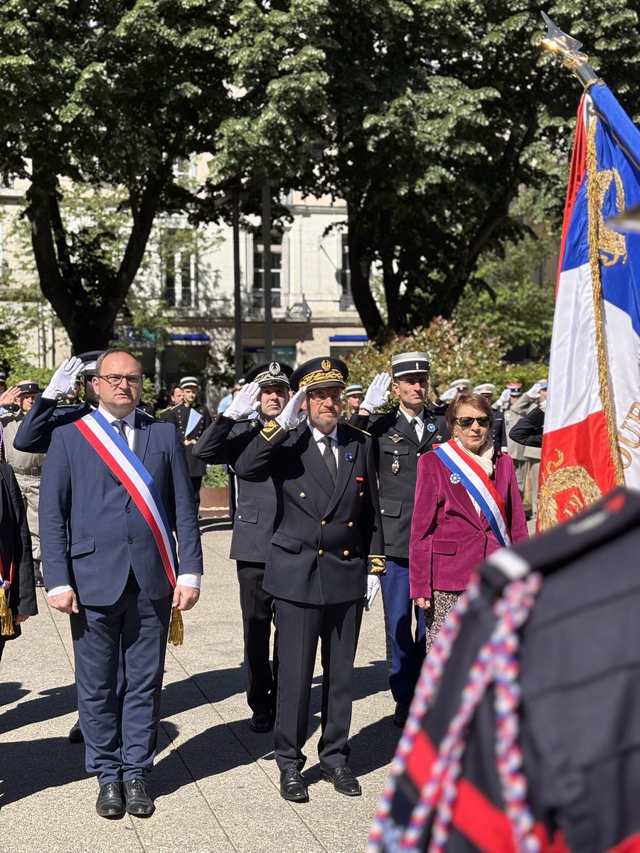 Image de Préfet de la Loire - 🇫🇷 En ce 8 mai, le secrétaire général de la préfecture de la #Loire, Dominique Schuffenecker, a pa