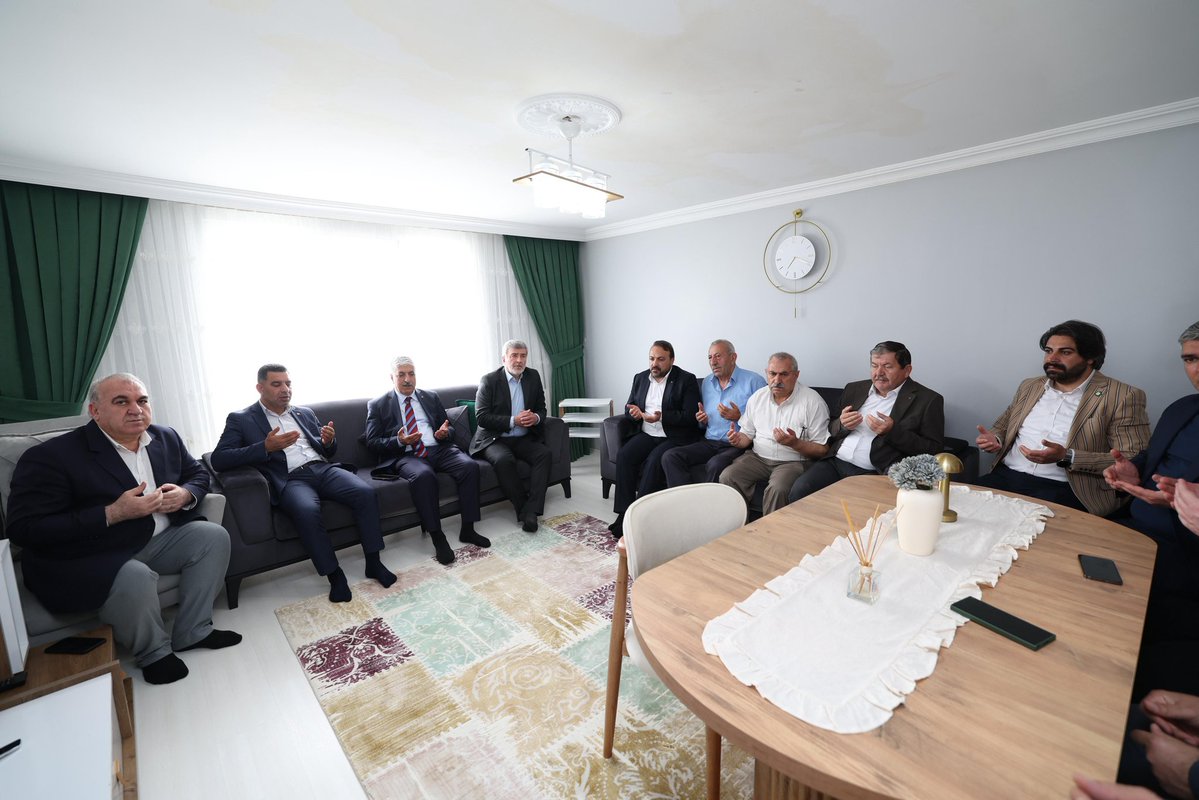 Kardeşi vefat eden Necmettin Deli abimizi, AK Parti Kocaeli Milletvekilimiz Sami Çakır, İlçe Başkanımız İlhan Yıldırım, İl Yöneticimiz Şerif Bozkurt, meclis üyelerimiz ve teşkilat mensuplarımız ile birlikte hanesinde ziyaret ederek, sabır ve başsağlığı dileklerimizi ilettik.