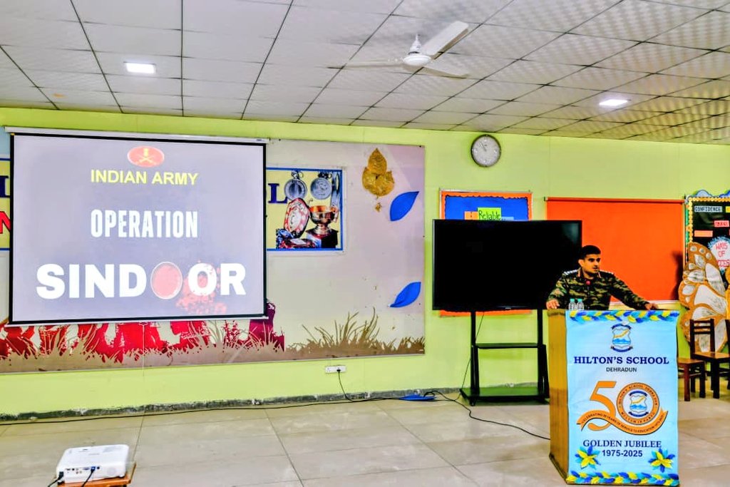 PRODefDehradun's tweet photo. The spirit of #OperationSindoor echoes at #Hilton_School! 

The #Golden_Key_Gunners under the aegis of #GoldenKeyDivision continued their mission to inspire, as Col Harikrishnan interacted with students about the challenges and triumphs of the Indian Army. A powerful reminder that our future will be disciplined, fearless and always put the Nation First. 🇮🇳 always and everytime.

#IndianArmy  
#GoldenKeyDivision 
#GoldenKeyGunners
#OperationSindoor
#NationFirst
#VeerRajputs
#InspiringYouth

@SpokespersonMoD
@adgpi 
@HQ_IDS_India
@SuryaCommand_IA
@UttarBharat_IA
@SethSanjayMP 
@DefenceMinIndia 
@LtGenGurmit