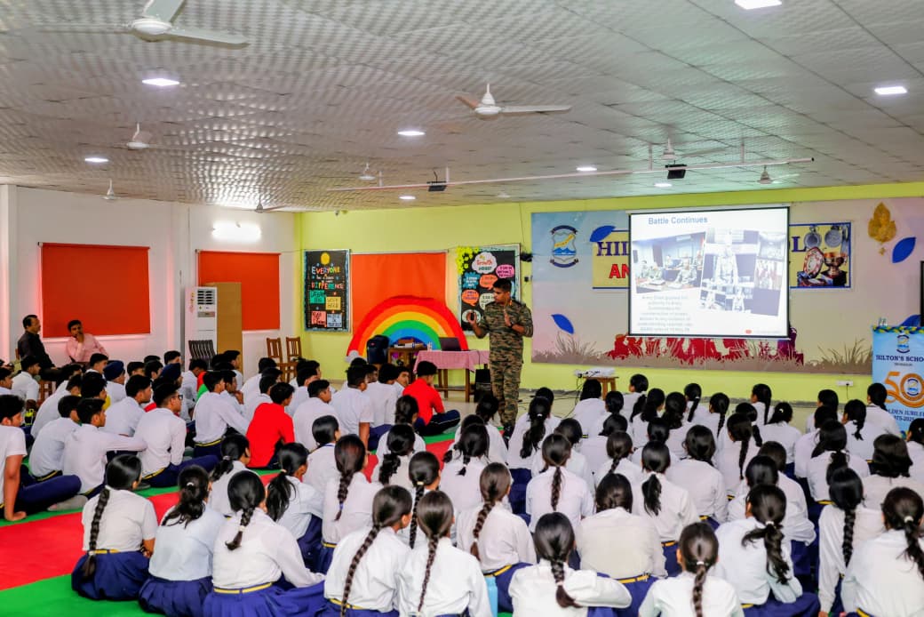 PRODefDehradun's tweet photo. The spirit of #OperationSindoor echoes at #Hilton_School! 

The #Golden_Key_Gunners under the aegis of #GoldenKeyDivision continued their mission to inspire, as Col Harikrishnan interacted with students about the challenges and triumphs of the Indian Army. A powerful reminder that our future will be disciplined, fearless and always put the Nation First. 🇮🇳 always and everytime.

#IndianArmy  
#GoldenKeyDivision 
#GoldenKeyGunners
#OperationSindoor
#NationFirst
#VeerRajputs
#InspiringYouth

@SpokespersonMoD
@adgpi 
@HQ_IDS_India
@SuryaCommand_IA
@UttarBharat_IA
@SethSanjayMP 
@DefenceMinIndia 
@LtGenGurmit