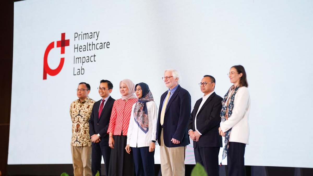 sudirmansaid's tweet photo. 𝗦𝗔𝗜𝗡𝗦 𝗬𝗔𝗡𝗚 𝗕𝗘𝗥𝗣𝗜𝗛𝗔𝗞 𝗣𝗔𝗗𝗔 𝗞𝗘𝗦𝗘𝗛𝗔𝗧𝗔𝗡 𝗥𝗔𝗞𝗬𝗔𝗧...

Kemarin, Kamis 7 Mei 2026, kami meluncurkan Primary Healthcare Impact Lab (PHIL); pusat riset dan inovasi layanan kesehatan primer, digagas oleh Universitas @harkatnegeri, @CISDI_ID, dan PT Tamaris Hidro, menggandeng @harvardmed .

Universitas bukan sekadar penerbit ijazah, tapi laboratorium peradaban tempat kebijakan berbasis sains dilahirkan. Melalui PHIL, UHN menjadi simpul riset layanan kesehatan primer; dari klinik, Puskesmas, Pustu, hingga Posyandu. Dimulai dari Brebes, Tegal, dan sekitar kampus kami, lalu diperluas ke berbagai wilayah.

Kami ingin riset yang dilahirkan tidak berhenti sebagai tumpukan publikasi akademis, tapi harus bisa diaplikasikan sebagai solusi nyata untuk memperkuat layanan kesehatan primer di Indonesia. PHIL dirancang bukan hanya sebagai ruang riset, tapi juga platform kebijakan dan inovasi yang menjembatani antara penyelidikan akademis dengan realitas masyarakat.

Terima kasih kepada Prof. David Golan, Dean of Harvard Medical School, yang terbang langsung dari Boston bukan formalitas, tapi sinyal memperkuat kemitraan yang telah kami rintis. Terima kasih kepada Ibu Elvieda Sariwati, Direktur Tata Kelola Pelayanan Kesehatan Primer Kemenkes, atas kehadiran yang menegaskan ini sebagai agenda bersama.

Terima kasih kepada CISDI dan Mbak Diah Saminarsih atas pengalaman panjang di akar rumput dan perspektif kebijakan global. Terima kasih kepada PT Tamaris Hidro dan Mas Syahrial. Tamaris bekerja di wilayah jauh dari pusat kota, di mana layanan kesehatan hampir selalu jadi kebutuhan terakhir yang terpenuhi. Investasi terbaik sektor swasta bukan hanya infrastruktur fisik, tapi lebih-lebih infrastruktur manusia.

Kepada mahasiswa dan peneliti muda: setiap pertanyaan riset, setiap data dari komunitas, setiap rekomendasi yang kalian susun, adalah bata-bata yang membangun sistem kesehatan Indonesia lebih adil dan setara.

Jangan pernah meremehkan kekuatan ilmu yang berpihak pada rakyat.