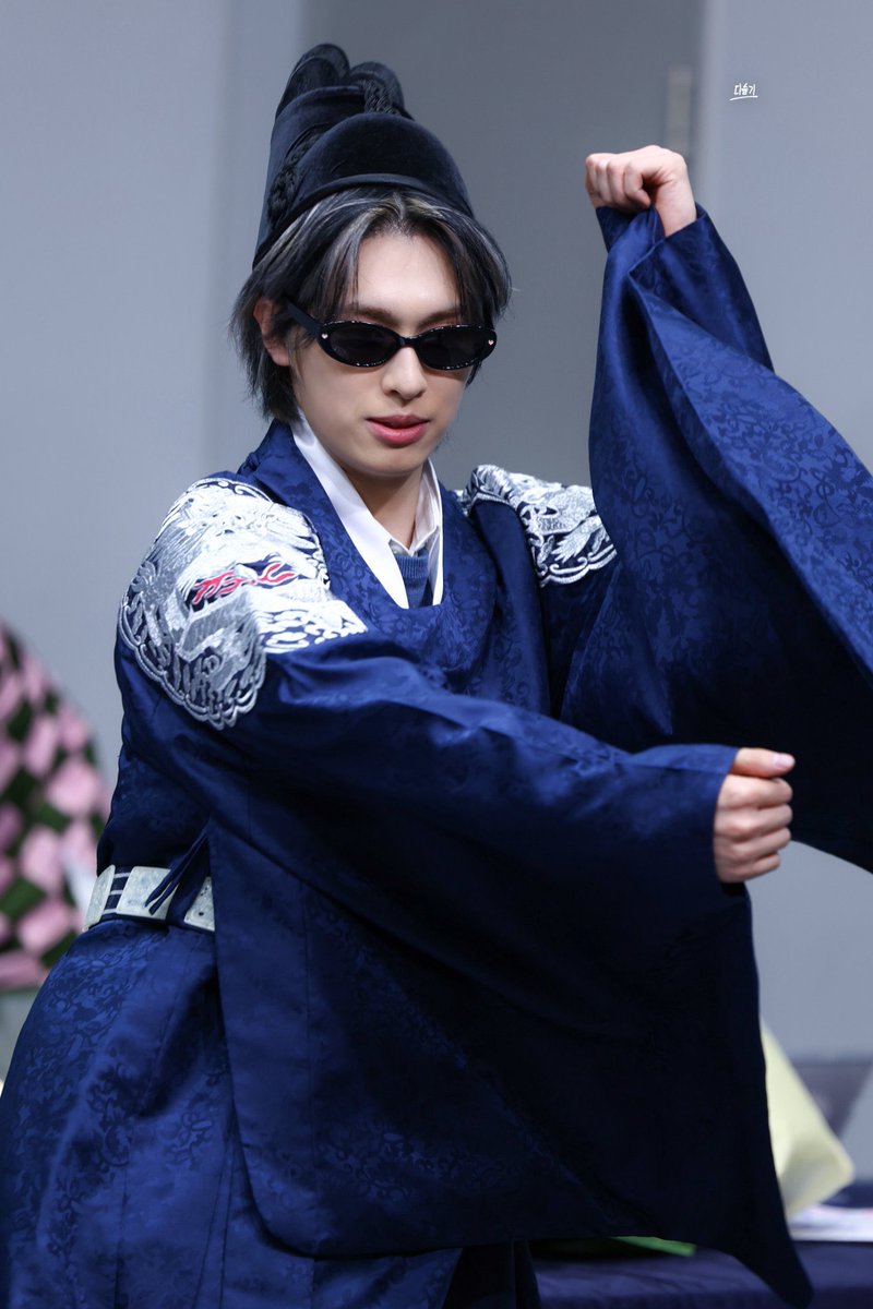 호위무사 : 너무신나겟다...