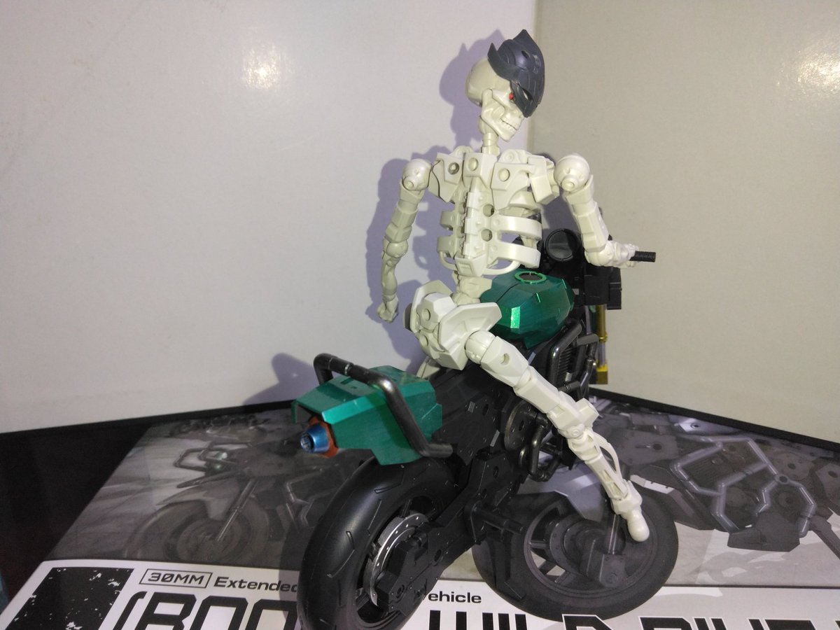 kq712's tweet photo. ブーストワイルド バイク完成。
パチ組みだけで済まそうと思ったけど塗りたい欲に勝てなかった。

#プラモデル
#30MF
#30MS https://t.co/UKMs5y2MaW