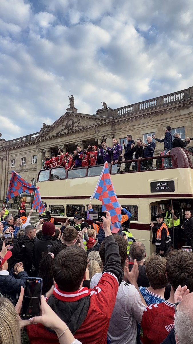 Rob_Lee95's tweet photo. YORK CITY ARE BACK! WHAT A CLUB ❤️💙 #ycfc https://t.co/XC50CXKN1z