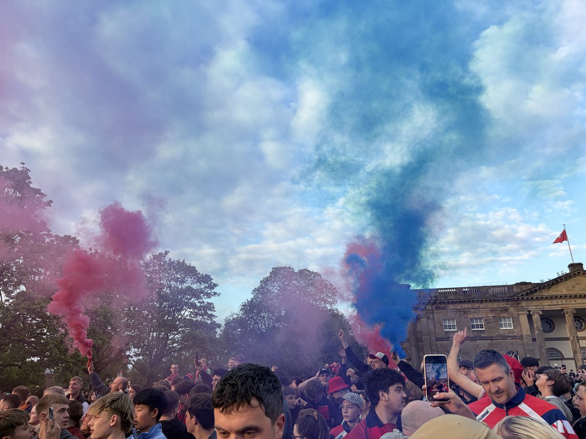 Rob_Lee95's tweet photo. YORK CITY ARE BACK! WHAT A CLUB ❤️💙 #ycfc https://t.co/XC50CXKN1z