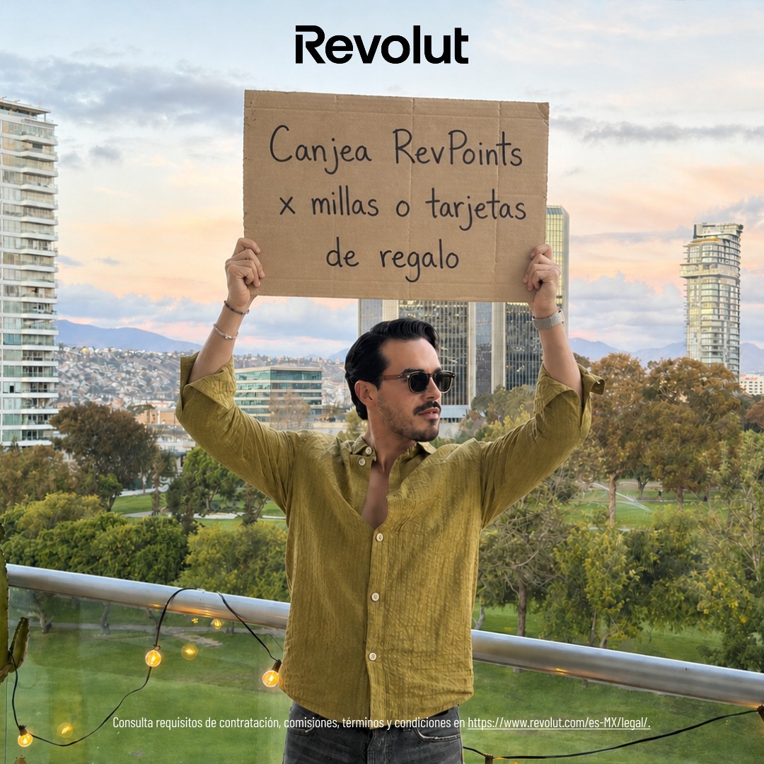 Revolut's tweet photo. Paga con débito o crédito y acumula puntos en cada compra.