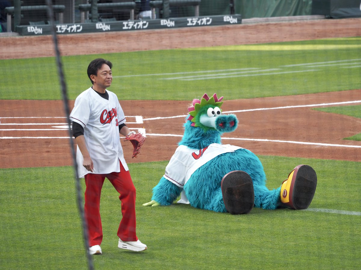 始球式前のキャッチボール⚾️

す、すげえ！本物の城島リーダーだ！
