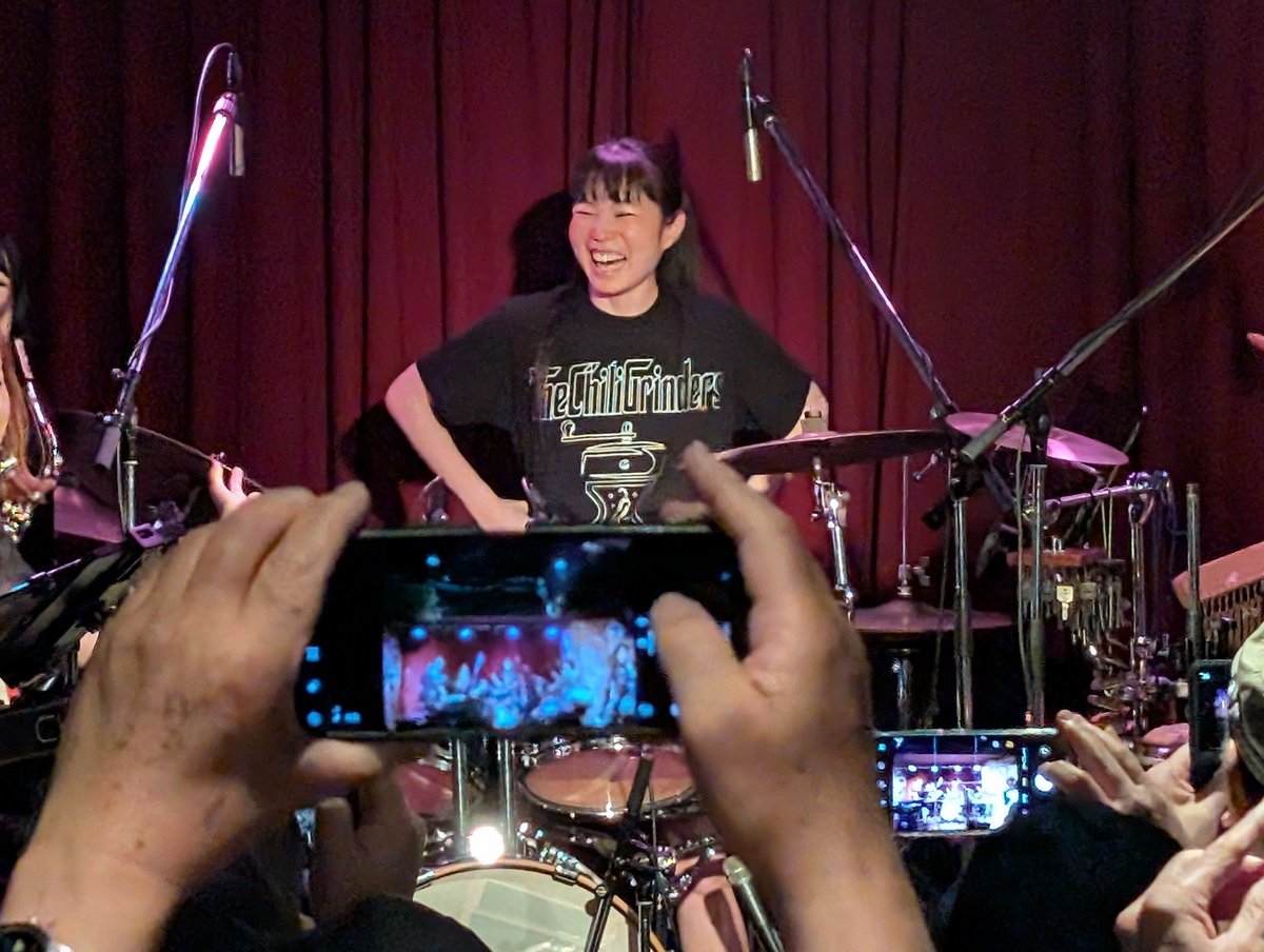 horialive's tweet photo. #チリグラ #TheChiliGrinders #gee_ge 疾走感があったり、情熱的な曲だったり、ボーカルも入ったり、あっという間で、またライブにきたい!!ってなりました!!バラードもとてもよかった。。 https://t.co/YcYNiZULno