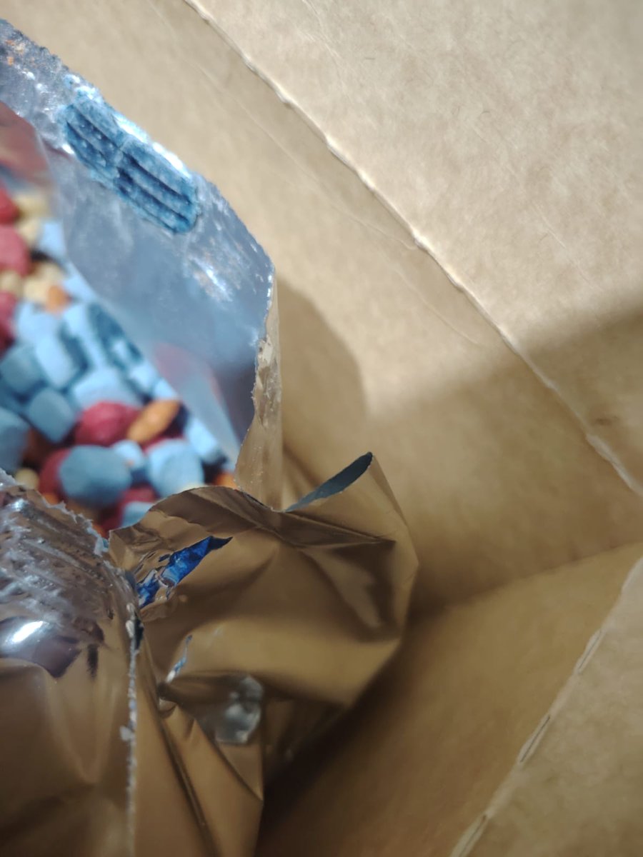 adolfo_bg18's tweet photo. @Nestle @SamsClubMexico con quién veo la garantía de este cereal, al abrir la caja me di cuenta que la bolsa interior viene abierta, y el cereal ya no sirve, lo compre el día martes de esta semana 😞 aquí que procede 🤷🏽‍♂️ https://t.co/m32bpzpXFD