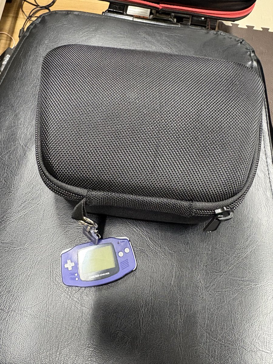 shikabraaaaa's tweet photo. 黒のプロコンの忘れ物がありました
心あたりの方はピットイン受付の方までお願いいたします https://t.co/D28GNSliA8