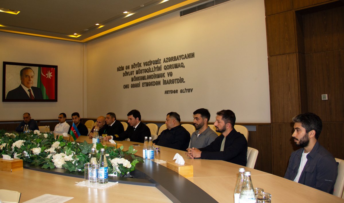 MaritimeAz's tweet photo. Dövlət Dəniz və Liman Agentliyində tanker tipli gəmilərdə idarəetmə səviyyəsində çalışan dənizçilərlə növbəti görüş keçirilib.
Görüşdə onları maraqlandıran suallara cavab verilib və bir sıra mövzular ətrafında müzakirələr aparılıb.
Ətraflı: https://t.co/BXDjr7MwZu
#DDLA https://t.co/h9QlJk5wux