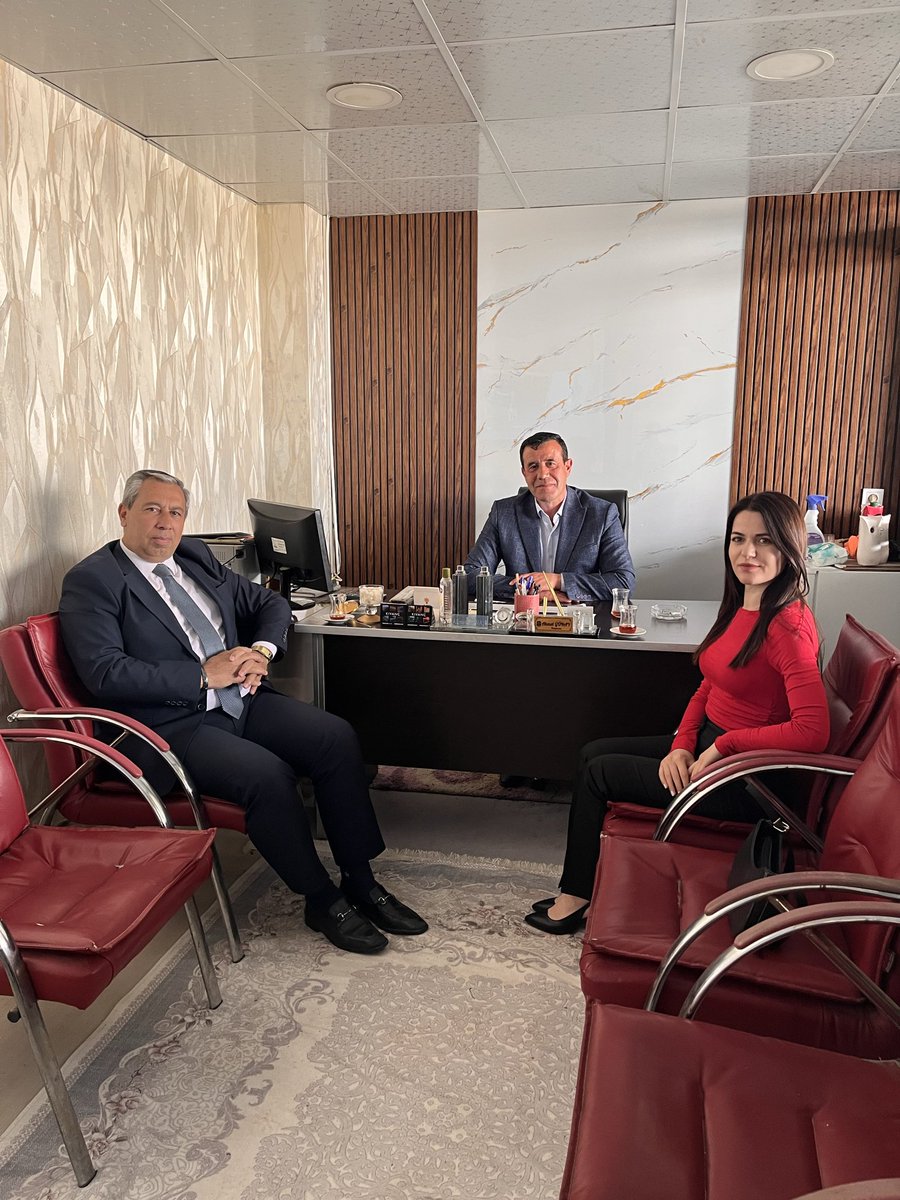 KilisSivilToplm's tweet photo. Kamu STK işbirliğini güçlendirme adına ilimizde kurulu bulunan “Kilis Yaş Meyve ve Sebze Komisyoncuları Derneğine” ziyarette bulunduk. Dernek Başkanı Ahmet Günay'a misafirperverliğinden dolayı teşekkür ederiz. @icisleriSTi https://t.co/y4Dgc0bViS