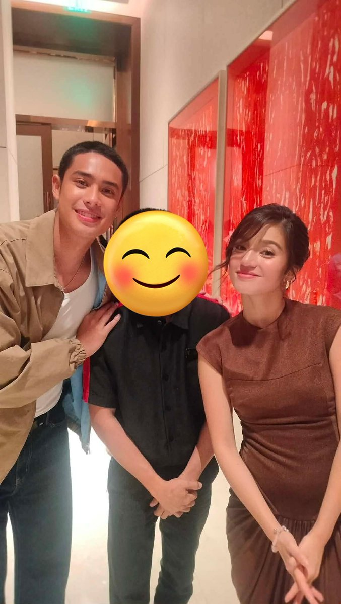 Credits sa kaibigan ng pinsan kooo na nag wowork don. Papa-video greet niya sana pinsan ko kaso bawal kaya sabi raw ng DonBelle picture na lang sila. Cuteeee.

Grabe visuals talaga nitong dalawa. 

DONBELLE HANGGANG WAKAS     
#DonBelle 
#TayoSaWakas 
#TSWSoundtrackLaunch