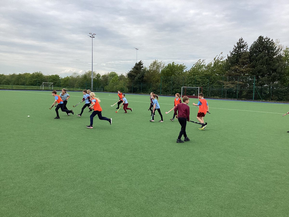 CrooksbarnPri's tweet photo. Year 5 have really been enjoying their Hockey sessions over at Norton Sports 🏑🥅 https://t.co/TsCNAq9i66