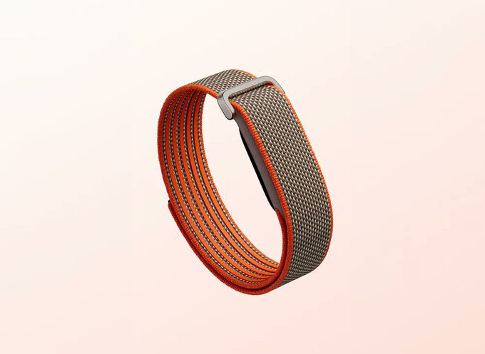 Mau_Albornoz's tweet photo. ⭕️ Google anuncia oficialmente Fitbit Air, una banda fitness sin pantalla. Funciones:

🏃‍♂️Seguimiento de frecuencia cardíaca 24/7
🩸 SpO2, temperatura de la piel e información sobre recuperación
🔋 Hasta 7 días de duración de la batería
✅ Bandas intercambiables
✅ Sin suscripción obligatoria para las funciones principales
🤖 Funciona con el Entrenador de Salud impulsado por Gemini de Google
📱 Compatible con iOS y Android

Precio: 99 euros