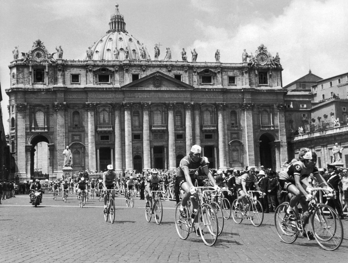 prendas's tweet photo. Happy Giro d'Italia Day! With the race beginning in *checks notes* Bulgaria today, we're celebrating with our special Giro collection - featuring items like our collection of prints from The Northern Line as well as other Tricolore-themed apparel and accessories, you can get in the spirit of La Maglia Rosso!

Shop now: 
https://t.co/Z4jXmbOvJz