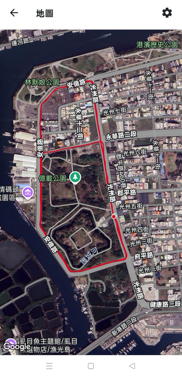 Keroro_3's tweet photo. 今天晚上Keroro來安平夜跑團(Anping Night Run)跑步,前面親子跑小圈的1.6km,之後只跑2圈大圈2.1km的路線,MapMyRun記錄一共是5.70km #夜跑 #夜ラン #ナイトラン #NightRun #安平夜跑 #安平 #Anping #台南 #Tainan #台灣 #Taiwan #Keroro #Keroro軍曹 #ケロロ軍曹 #KeroroGunso #SgtFrog #cosplay https://t.co/dRW5wxkLXS